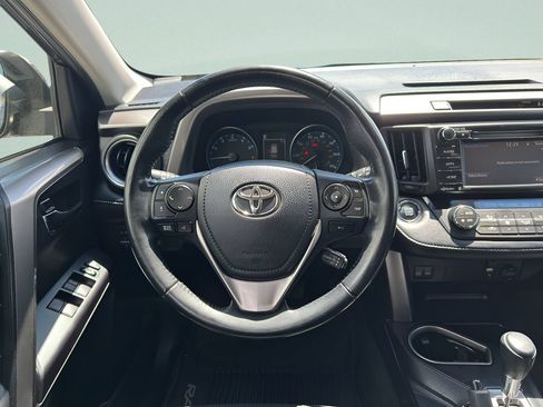 Used 2017 Toyota RAV4 XLE AWD/4WD image 14