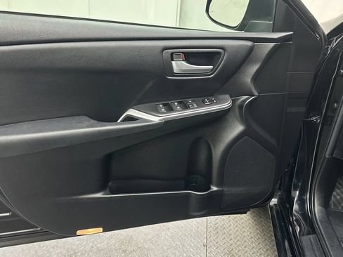 Used 2016 Toyota Camry SE w/ Moonroof Package FWD image 16