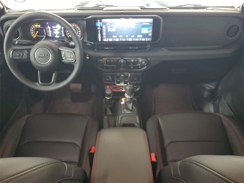 Used 2025 Jeep Wrangler Unlimited Rubicon image 14