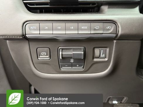 Used 2022 Cadillac Escalade Sport Platinum w/ LPO, ONYX Package image 32