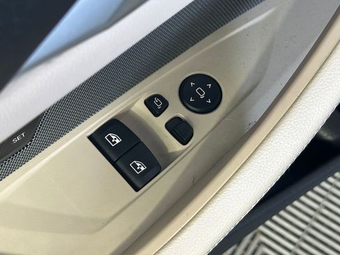 Used 2023 BMW 430i Coupe w/ Premium Package image 21