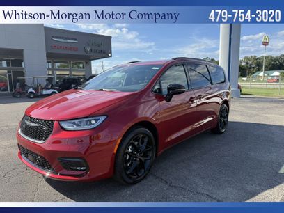 New 2026 Chrysler Pacifica Select