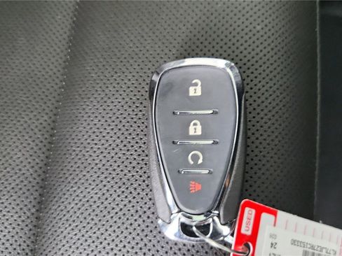 Used 2024 Chevrolet Trax RS w/ Sunroof Package FWD image 30