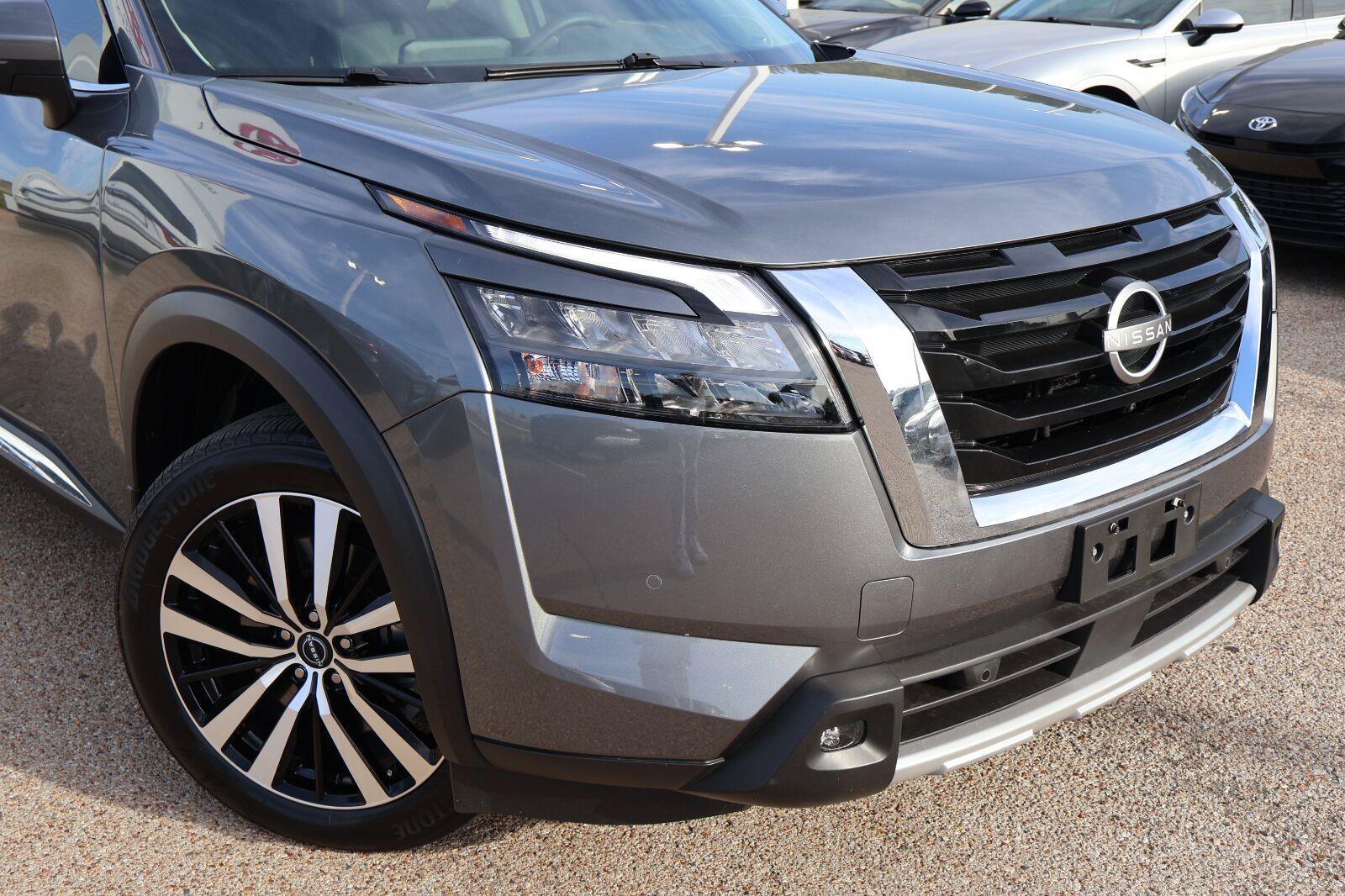 Used 2025 Nissan Pathfinder Platinum w/ Cargo Package FWD image 8