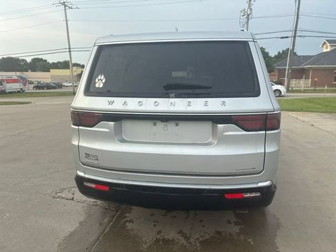 Used 2022 Jeep Wagoneer Series III w/ Premium Group I AWD/4WD image 7