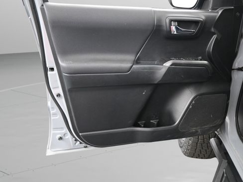 Used 2019 Toyota Tacoma TRD Off-Road image 33