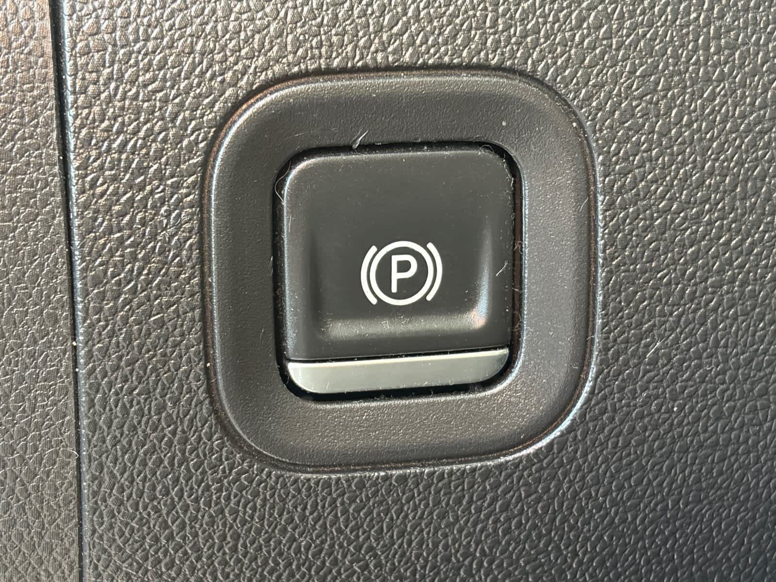 Used 2020 Chevrolet Silverado 1500 RST RWD image 9