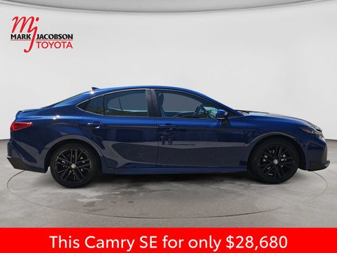 Used 2025 Toyota Camry SE FWD image 7