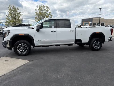 Used 2024 GMC Sierra 3500 SLT w/ X31 Off-Road Package AWD/4WD image 11