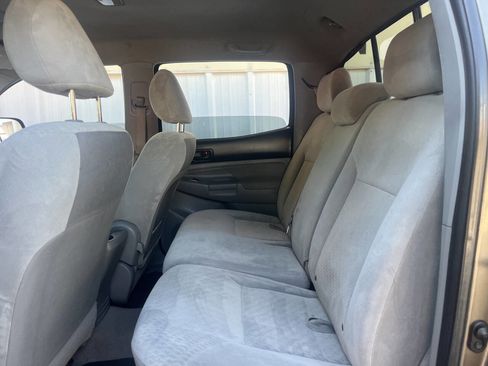 Used 2010 Toyota Tacoma PreRunner image 12