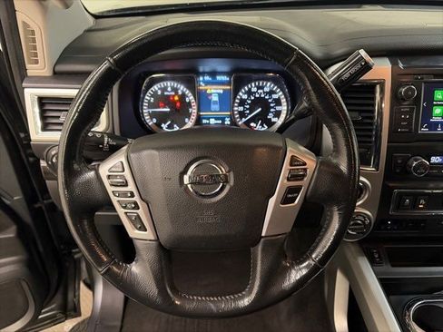 Used 2019 Nissan Titan SV w/ SV Convenience Package image 17