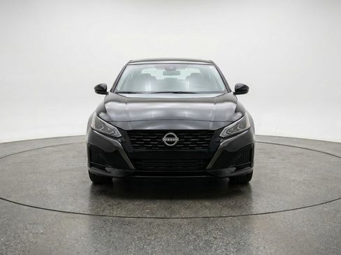 Used 2025 Nissan Altima 2.5 SV image 2