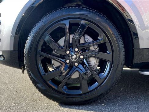 Certified 2025 Land Rover Discovery Dynamic SE AWD/4WD image 10