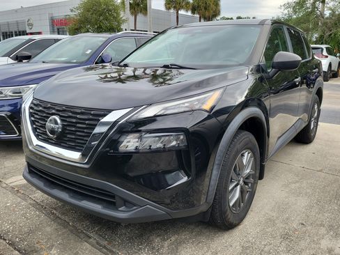 Used 2021 Nissan Rogue S FWD image 2