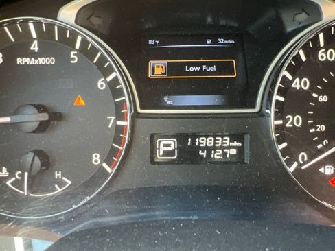 Used 2015 Nissan Pathfinder Platinum w/ Family Entertainment Package FWD image 9