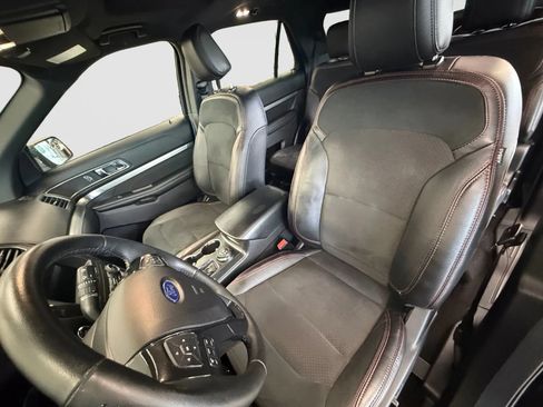 Used 2019 Ford Explorer XLT w/ Equipment Group 202A AWD/4WD image 13