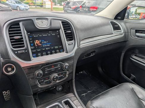 Used 2021 Chrysler 300 Touring L RWD image 21