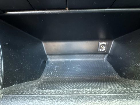 Used 2012 Volkswagen Beetle 2.5 image 38