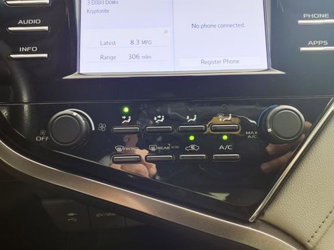 Used 2018 Toyota Camry LE FWD image 20