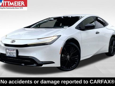 Used 2025 Toyota Prius image 1