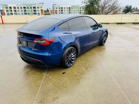 Used 2023 Tesla Model Y Performance AWD/4WD image 3