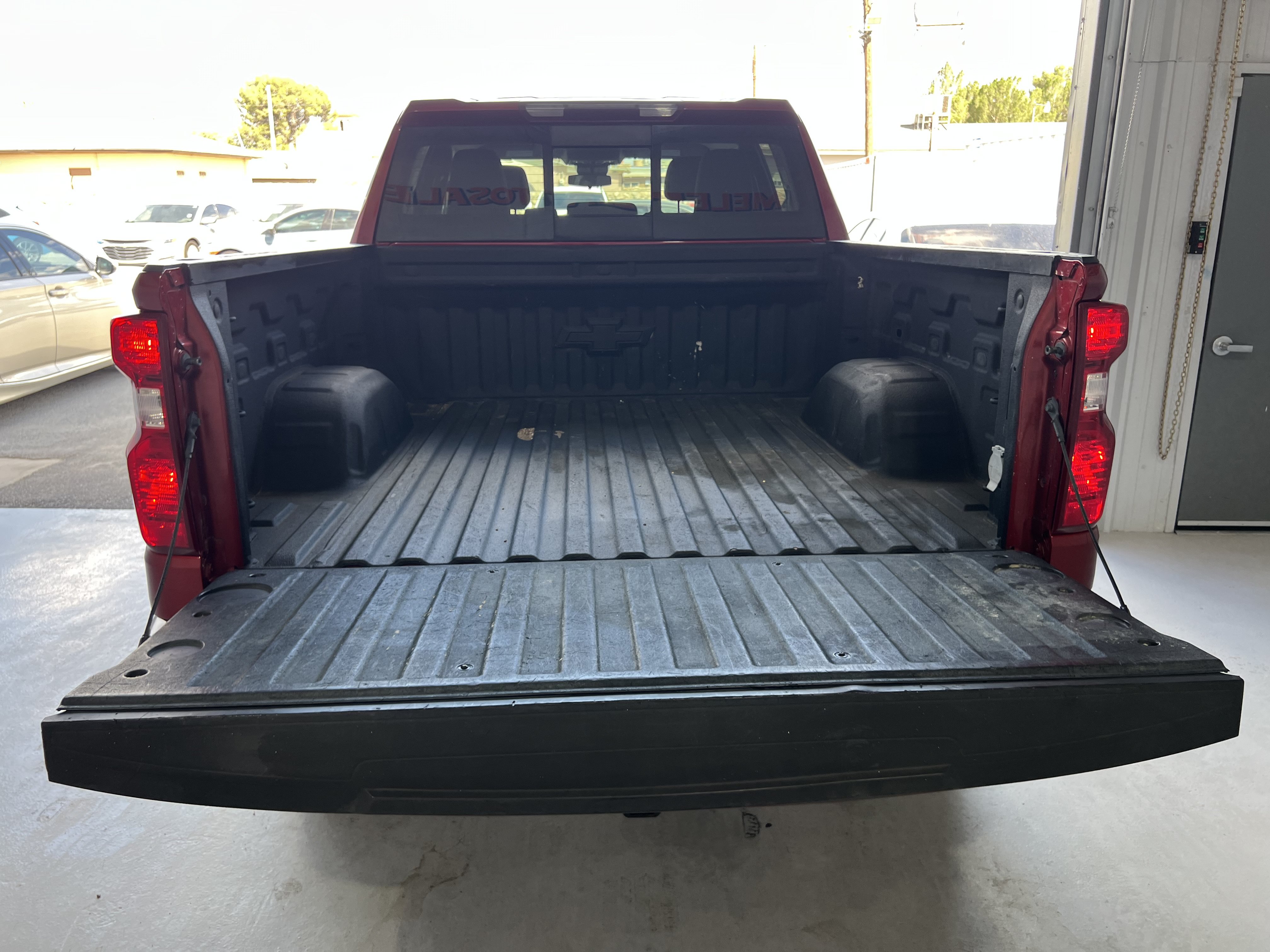 Used 2022 Chevrolet Silverado 1500 LT AWD/4WD image 5