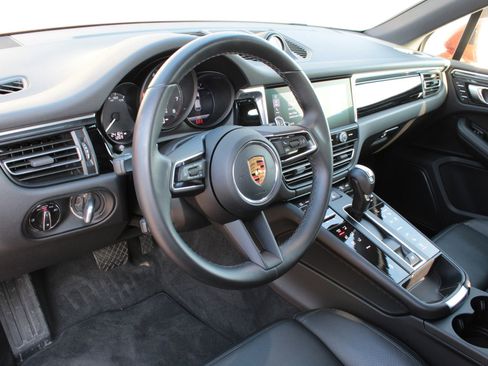 Used 2023 Porsche Macan image 4