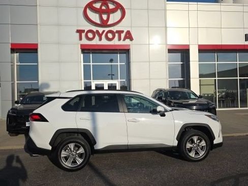 Used 2025 Toyota RAV4 XLE AWD/4WD image 7