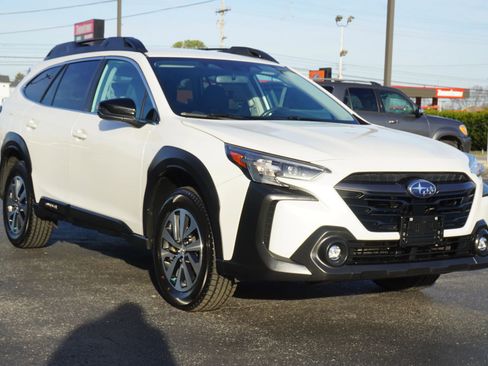 Used 2024 Subaru Outback Premium image 3