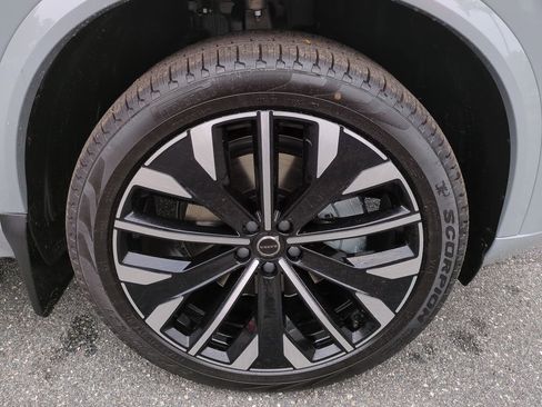 New 2026 Volvo XC90 B6 Plus w/ Protection Package Premier image 11