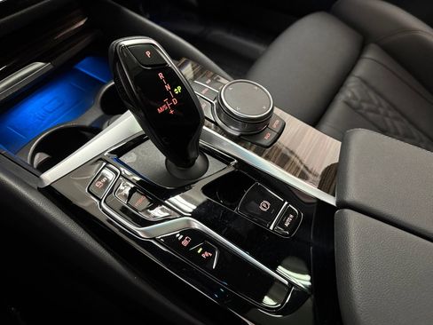 Used 2023 BMW 530e w/ Convenience Package image 17