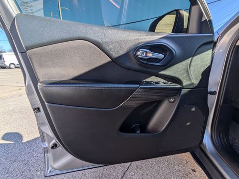 Used 2015 Jeep Cherokee Latitude image 11