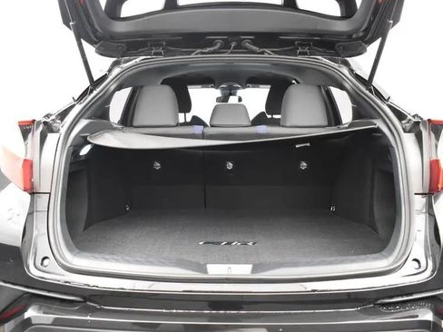 Used 2022 Toyota C-HR XLE image 16