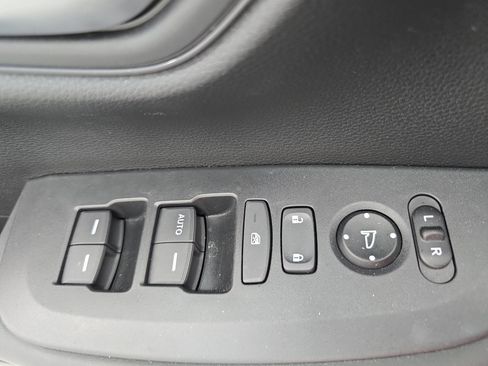 Certified 2025 Honda HR-V LX image 27