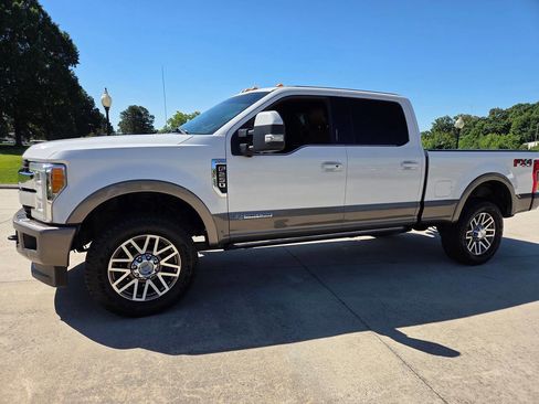 Used 2018 Ford F250 King Ranch w/ King Ranch Ultimate Package AWD/4WD image 2
