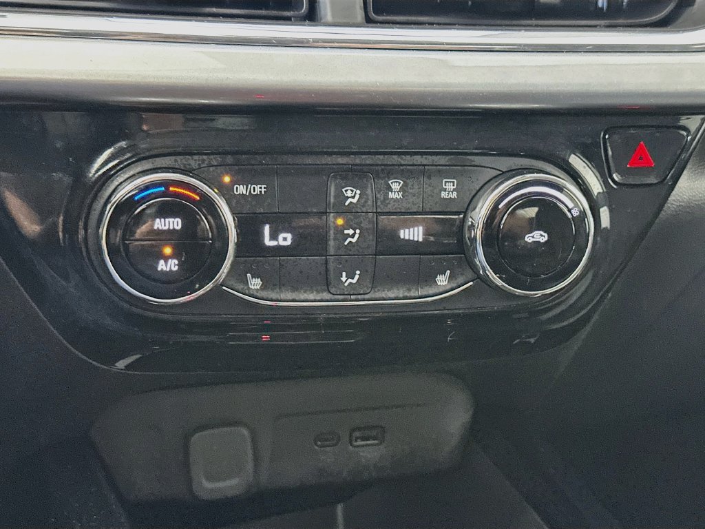 Used 2025 Chevrolet Trax LT w/ LT Convenience Package FWD image 18