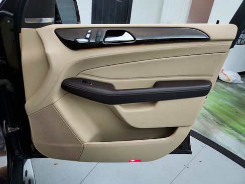 Used 2017 Mercedes-Benz GLE 400 4MATIC image 28