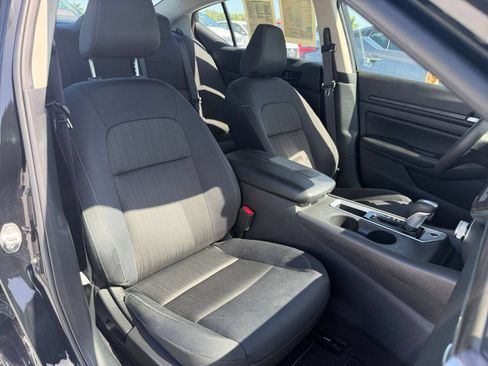 Used 2025 Nissan Altima 2.5 SV FWD image 31