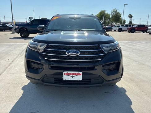 Used 2022 Ford Explorer XLT RWD image 2