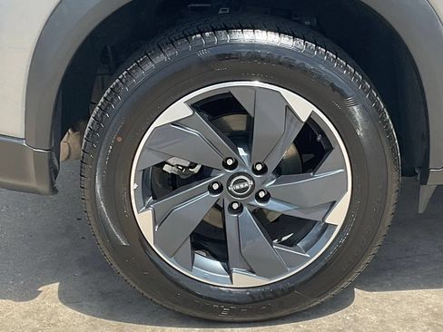 Used 2025 Nissan Rogue SV FWD image 7