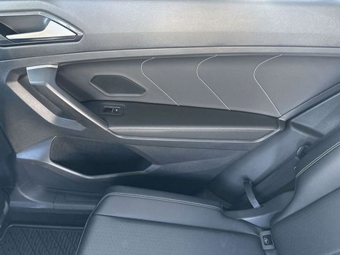 Used 2023 Volkswagen Tiguan SE image 27