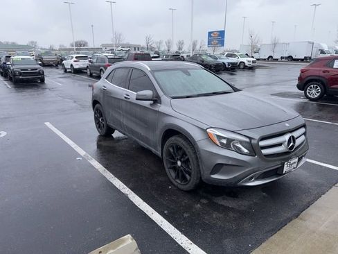 Used 2017 Mercedes-Benz GLA 250 4MATIC w/ Premium Package image 3