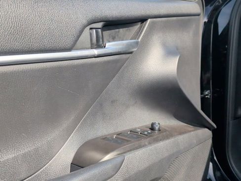 Used 2023 Toyota Camry SE FWD image 7