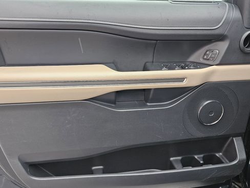 Used 2024 Ford Expedition XLT image 17