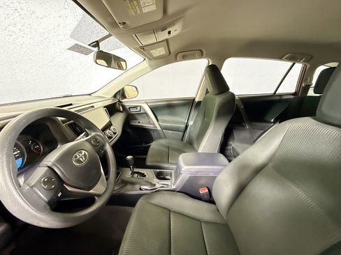 Used 2016 Toyota RAV4 LE image 19