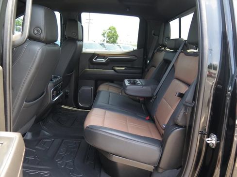 Used 2023 Chevrolet Silverado 1500 High Country AWD/4WD image 16