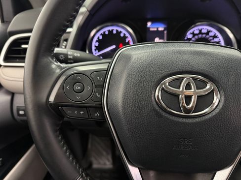 Used 2018 Toyota Camry SE w/ Accessory Appearance Package image 15