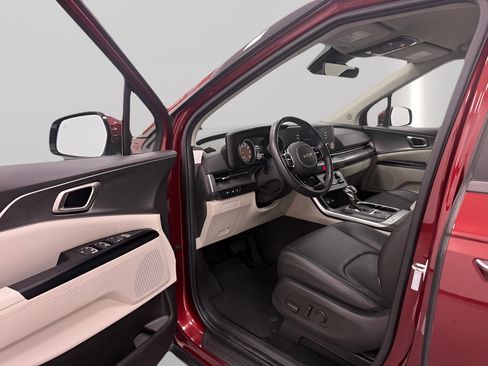 Used 2024 Kia Carnival LX FWD image 10