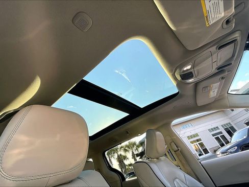 Used 2018 Chrysler Pacifica Limited w/ Advanced Safetytec Group image 14