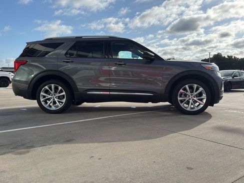 Used 2022 Ford Explorer Platinum w/ Equipment Group 601A AWD/4WD image 5